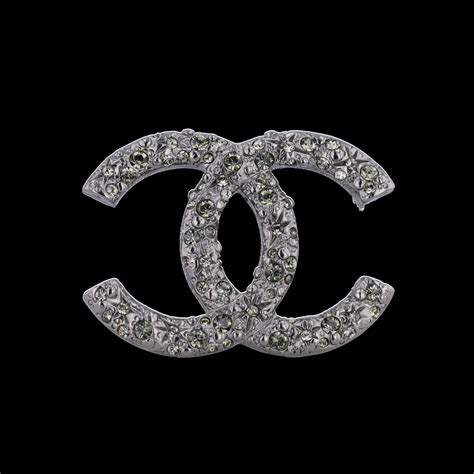 broche chanel sur veste|brooches clothing.